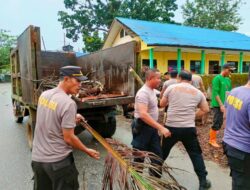Aksi Peduli Lingkungan, Polres Konawe Bersama Masyarakat Bersihkan Sampah
