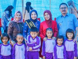 Dorong Peningkatan SDM, Bupati Koltim Serahkan Beasiswa Kepada 52 Siswa dan Siswi Berprestasi