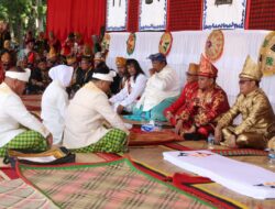 Hadiri Pengukuhan Raja Konawe, Gubernur Andap Terima Gelar Adat Suku Tolaki