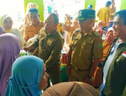 Kunjungan Kerja di Kecamatan Onembute, Penjabat Bupati Konawe Salurkan Bantuan Beras CPP Kepada 835 KPM