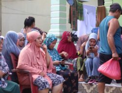 Wakil Ketua DPRD Konawe Salurkan Bantuan di Lokasi Banjir Anggalomoare