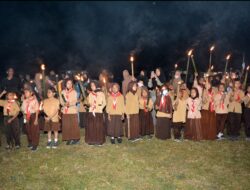 Ratusan Pelajar Pawai Obor di Kecamatan Kapoiala