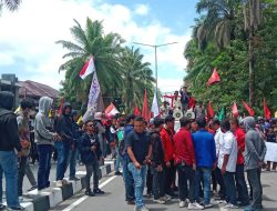 Tuntut Hentikan Kebijakan yang Rugikan Rakyat, Seribuan Massa Cipayung Plus dan Tamalaki Sultra Geruduk DPRD Sultra
